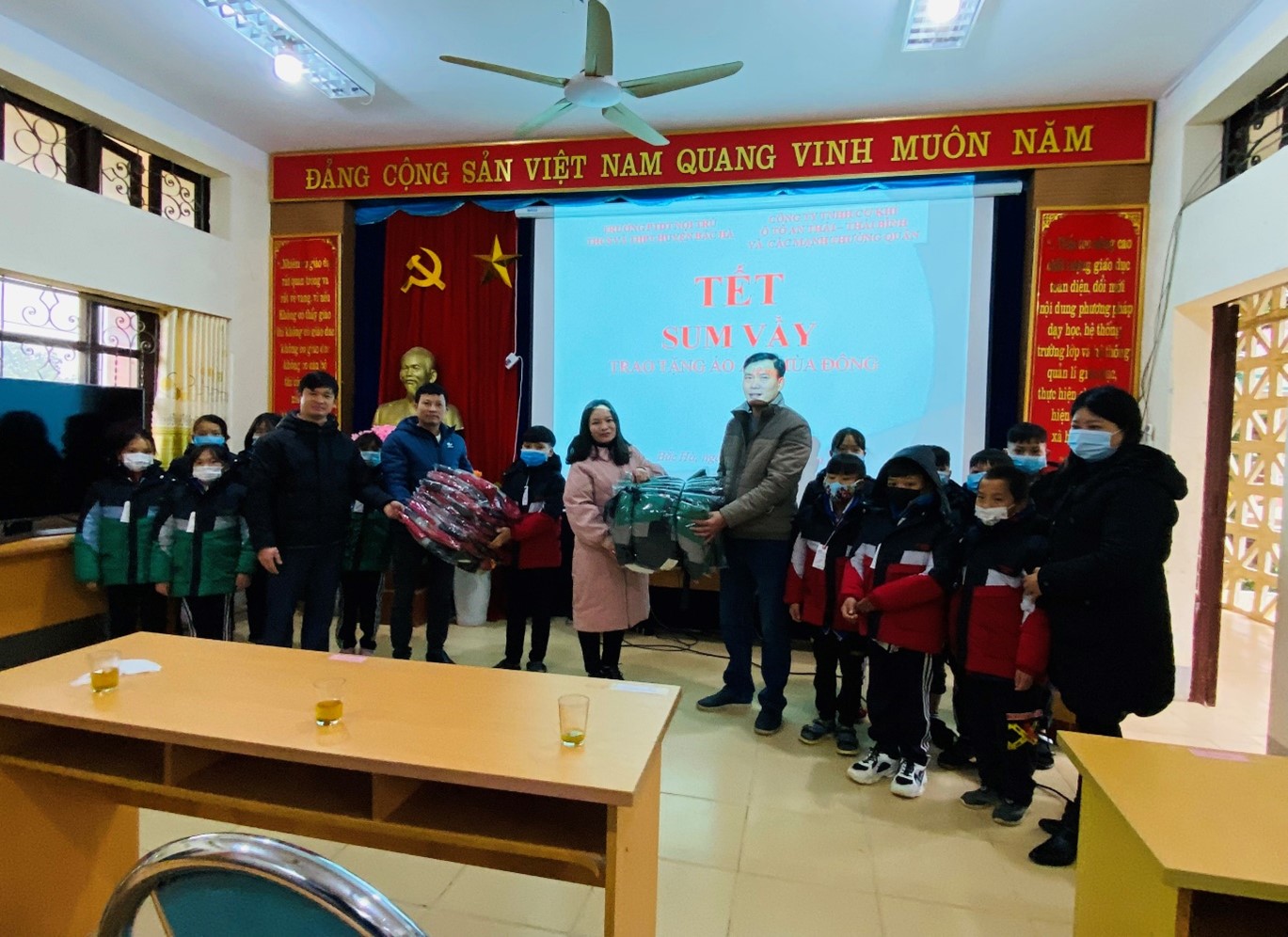Thầy Phạm Huy Dũng, PHT nhà trường phát biểu ý kiến