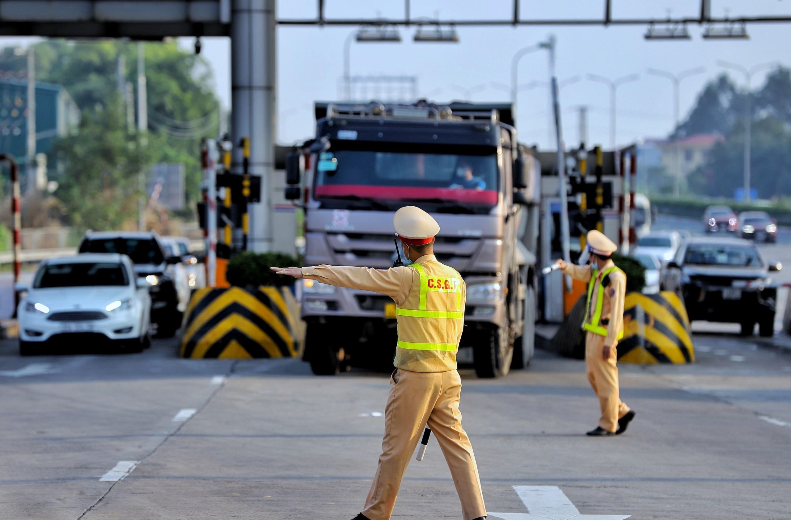 CSGT siết xử lý tài xế vi phạm trên đường cao tốc