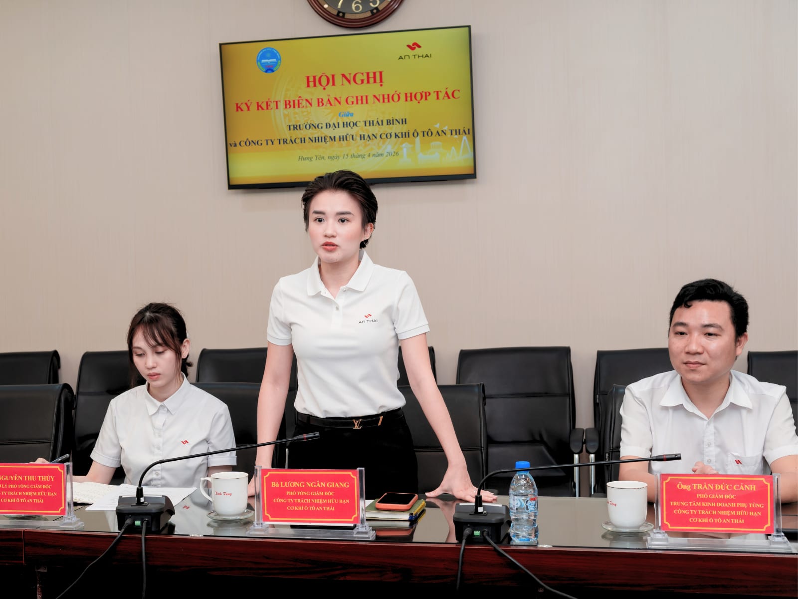 Bà Lương Ngân Giang - Phó Tổng Giám Đốc Công ty TNHH Cơ khí Ô tô An Thái chia sẻ về chương trình hợp tác tại Lễ ký kết