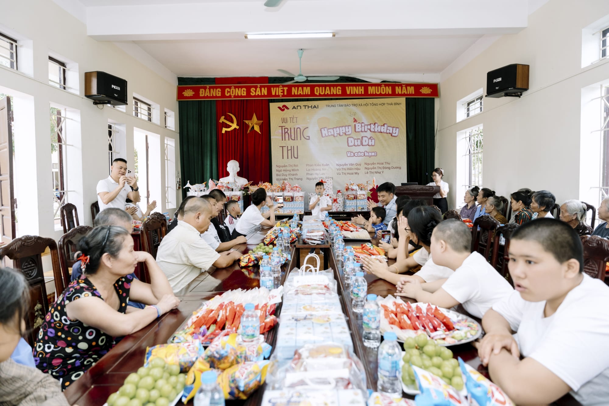 An Thái mang niềm vui Trung thu đến với các cụ và các em nhỏ tại Trung tâm Bảo trợ Xã hội Tổng hợp Thái Bình
